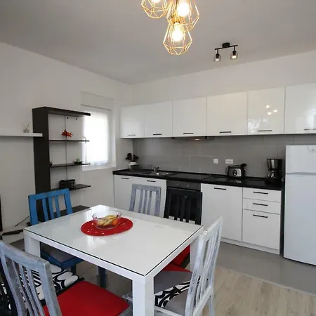 Interno 34 זאדאר