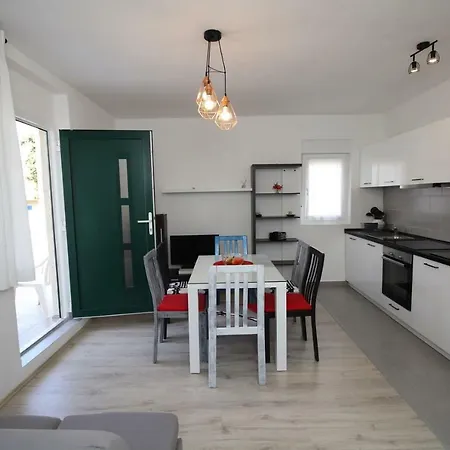 Interno 34 זאדאר