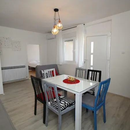 Interno 34 זאדאר