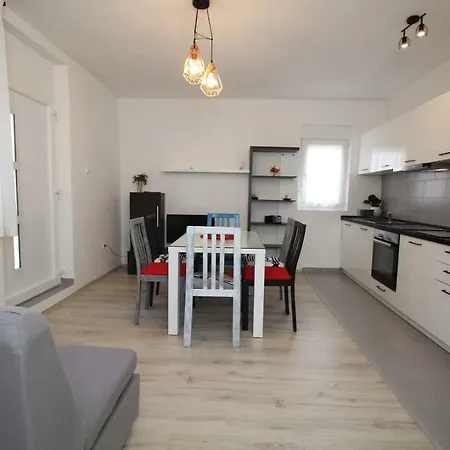 Interno 34 * זאדאר