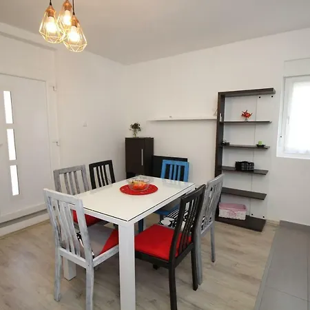 Interno 34 זאדאר